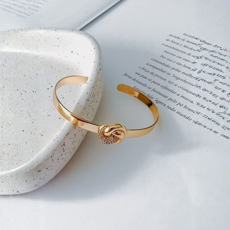 Bracelete nó cravejado