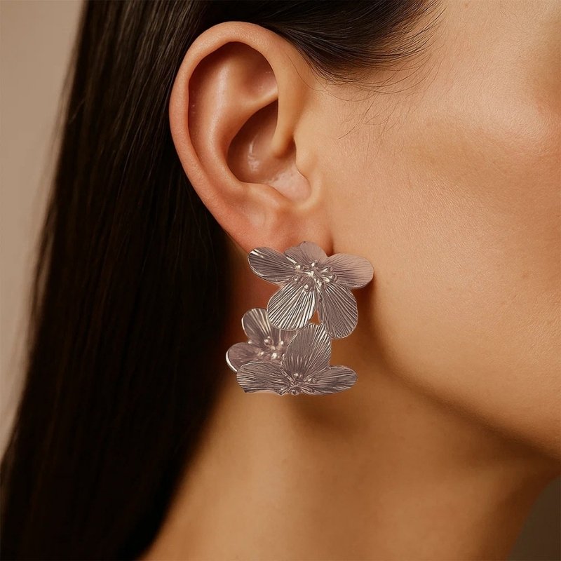 Brinco Argola Flor Texturizada 