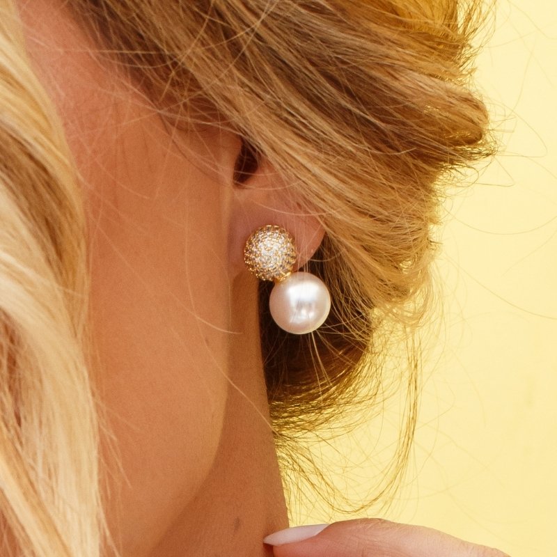 Brinco Duplo Pérola Dourado Semijoia