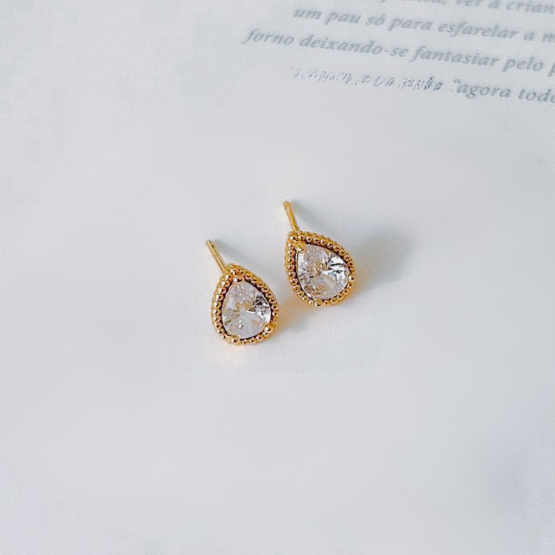 Brinco Gota Cravejado