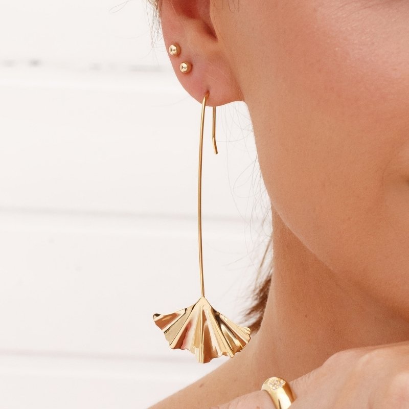 Brinco Leque Texturizado Dourado Semijoia