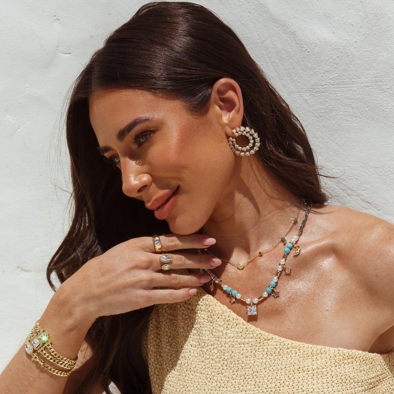 Colar com Miçangas e Pingentes