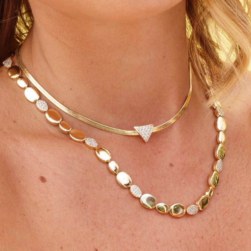 Colar Oval Detalhes Cravejados Dourado Semijoia