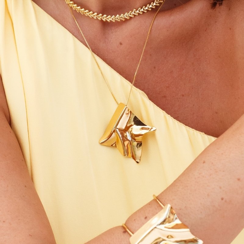 Colar Quadrado Orgânico Dourado Semijoia