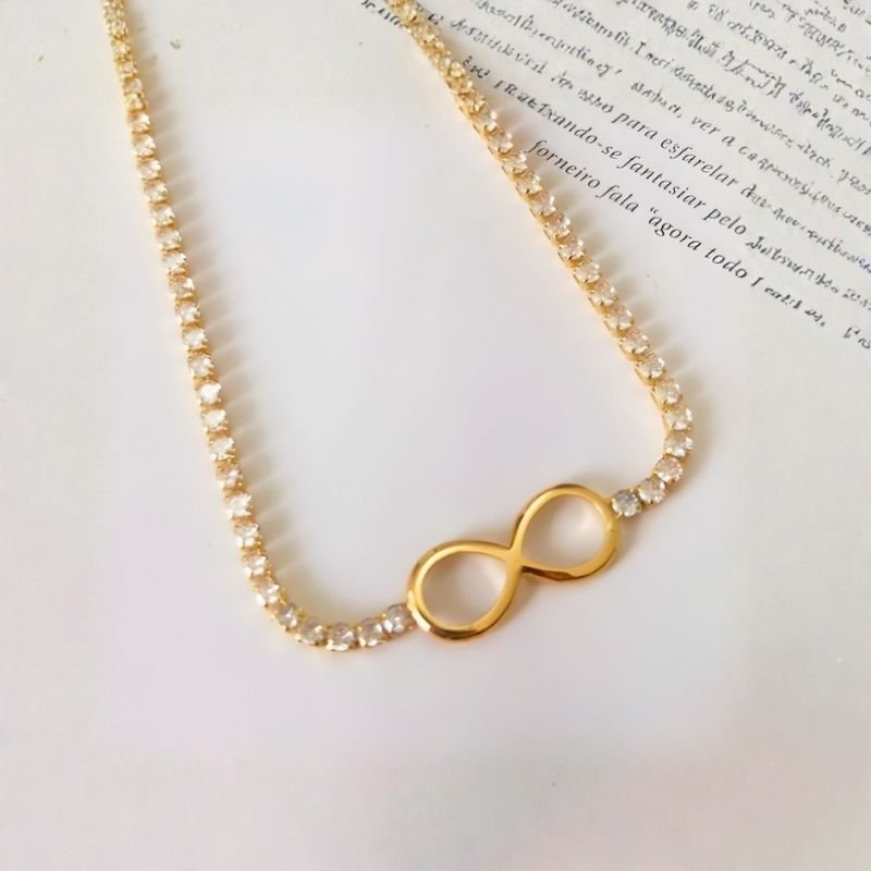 Colar rivieira com símbolo do infinito