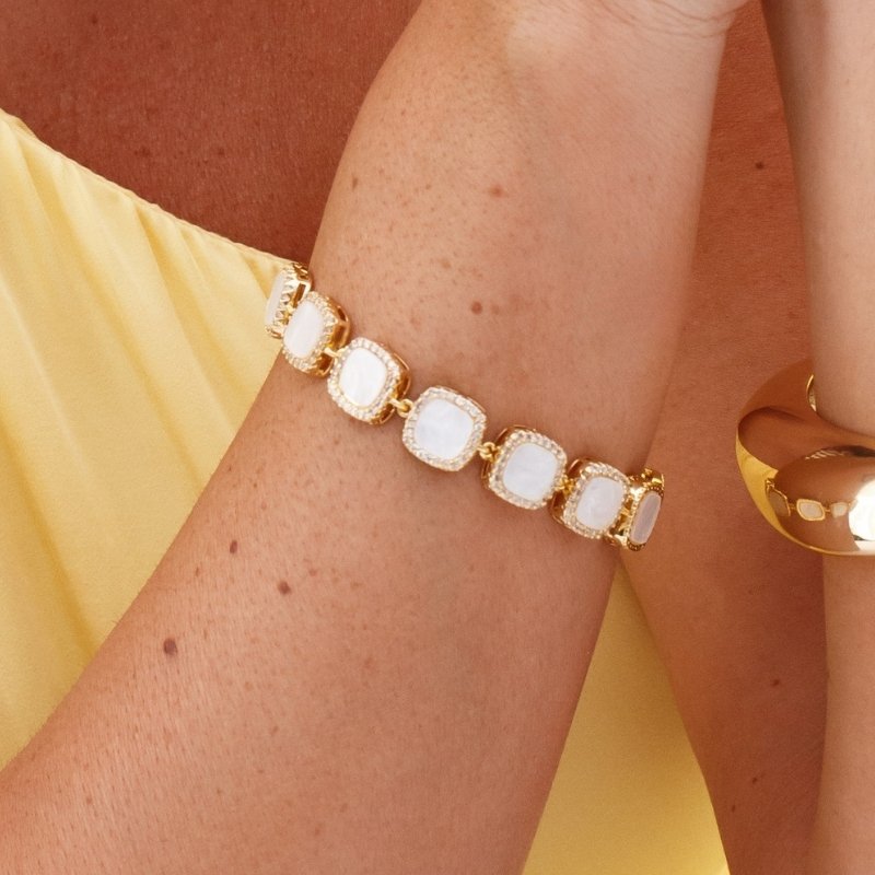 Pulseira Cubo Branca Dourada Semijoia